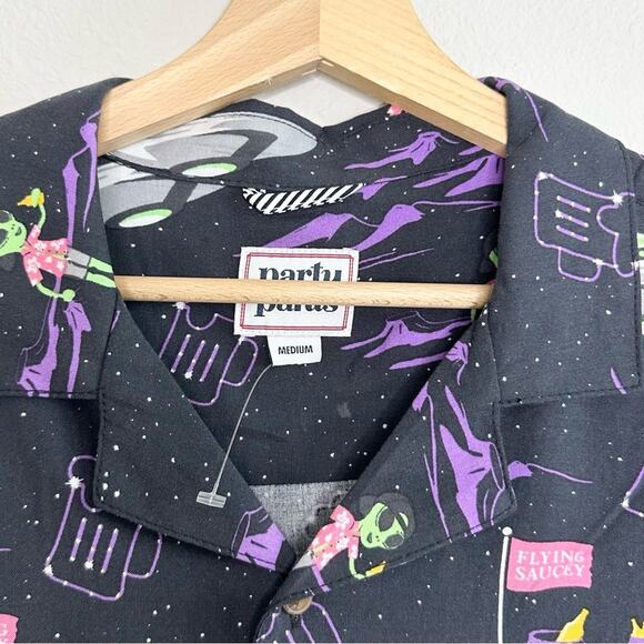 “Party Pants” Men’s Flying Alien Short Sleeve Shirt Size Medium NWOT - Picture 4 of 6